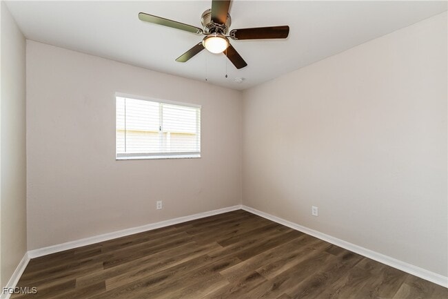 Building Photo - 349 SW 28th Pl