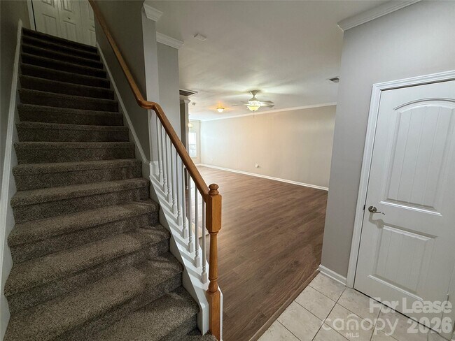 Building Photo - 933 Central Park Cir
