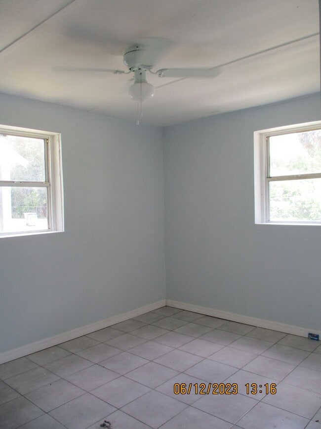 Building Photo - Cozy 2 bedroom, 1 bathroom one Deland