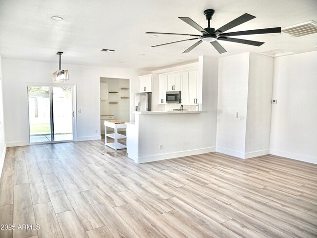 Building Photo - 1187 E Cowboy Cove Trail