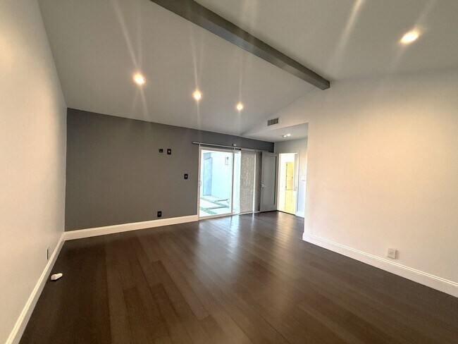 Building Photo - 9354 Glory Ave