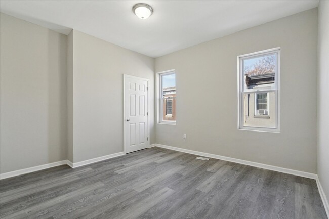 Building Photo - Newly Renovated 3 Bedroom Home
