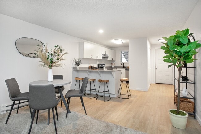 Building Photo - Brix