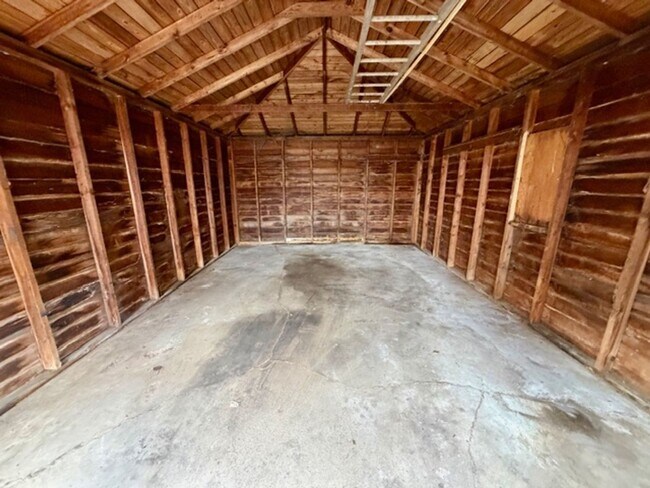 Building Photo - 3 Bedroom 1 Bath Welcome Section 8 Call 313-429-3244 Kpm Detroit