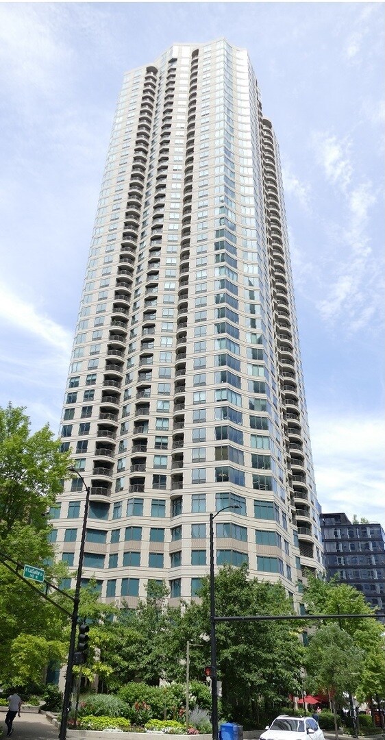 Building Photo - 400 N La Salle Dr