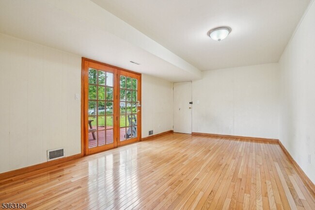 Building Photo - 20 Brookside Pl
