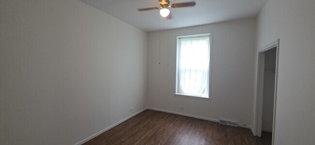 Building Photo - 504 E Vine St