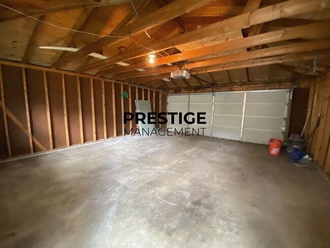Building Photo - 3 Bedroom 2 Bathroom Home In Hammond
