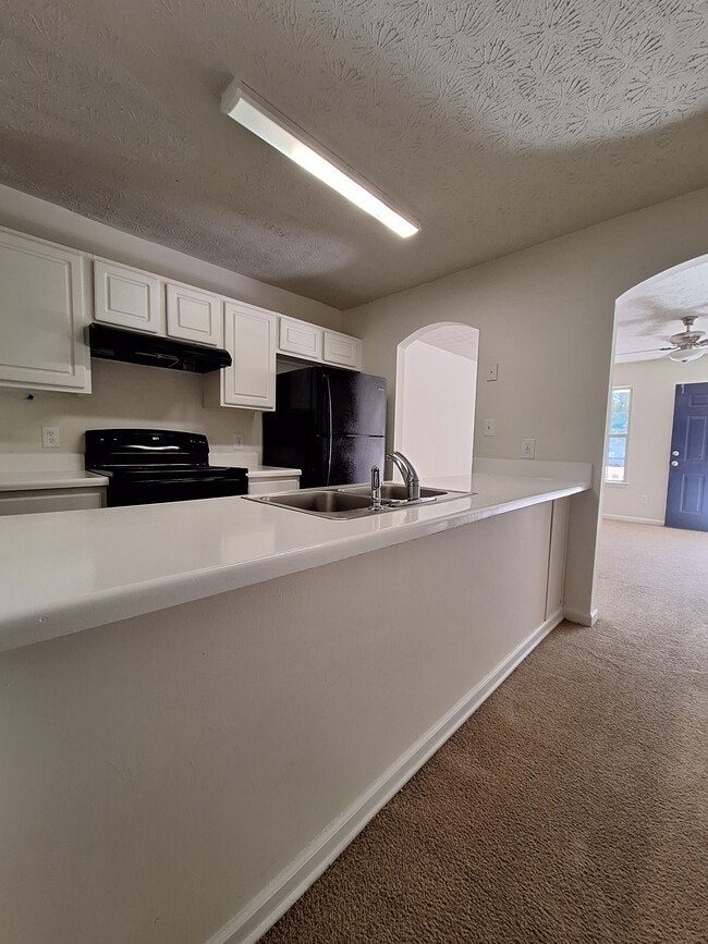 Building Photo - 975 Windwood Ct