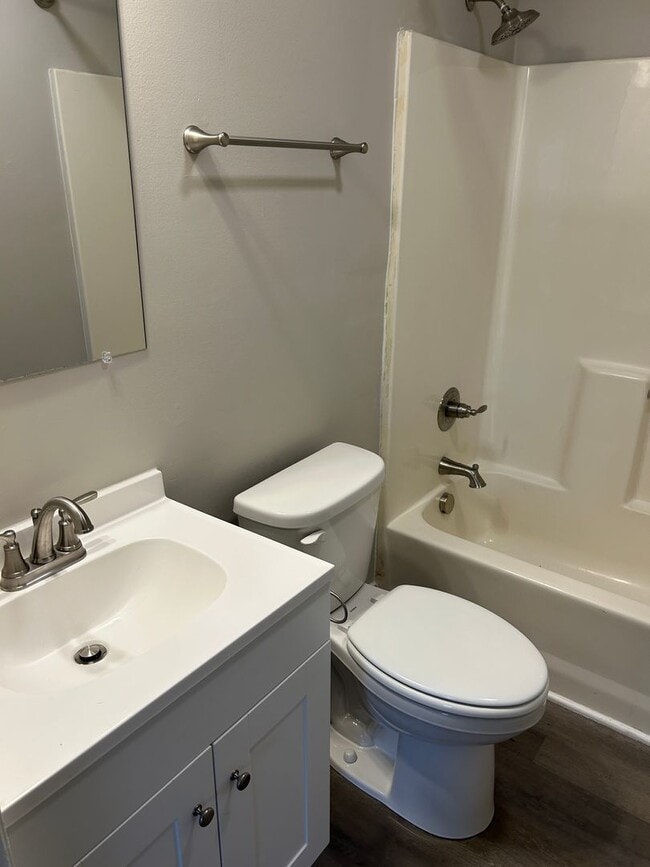 Building Photo - 518 W 24 1/2 St