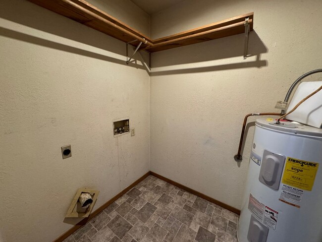 Building Photo - 2 Bed/1 Bath Apartment in Melbourne
