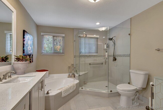 Building Photo - 6682 Via Regina