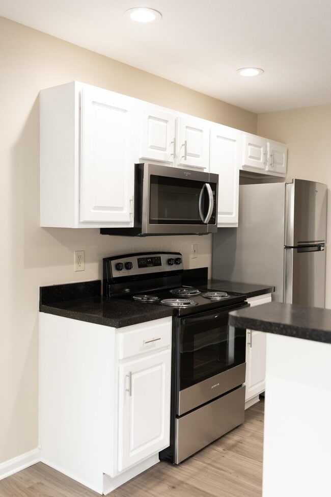 Building Photo - 5008 Stratford Pine Ln