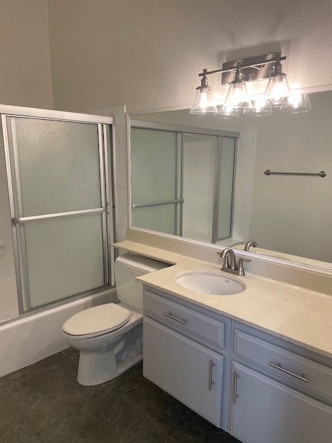 Master Bath - 3246 Darby St