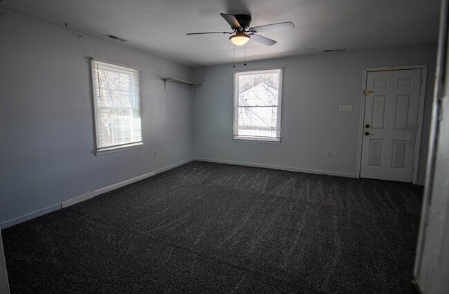 Building Photo - 822 Winnetka Ave