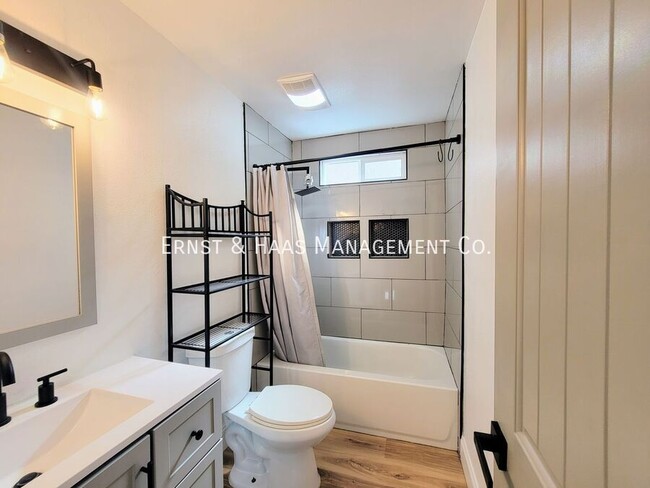 Building Photo - Beautifully Remodeled 2 Story Townhome wit...