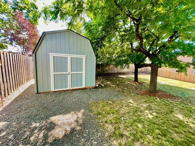 Building Photo - Single Story- 3 Bedroom, 2 Bath Spacious Home with Large Yard