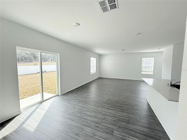 Building Photo - 3809 NE 32nd Ct