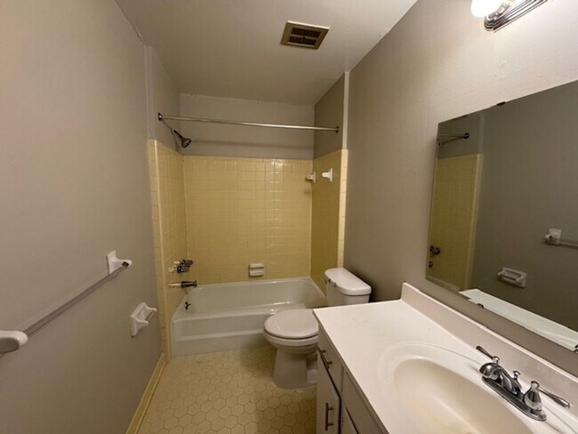 Building Photo - $0 SECURITY DEPOSIT, $50 Visa Gift Card & ...