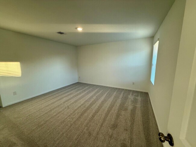 Building Photo - 10914 Silver Canoe Dr