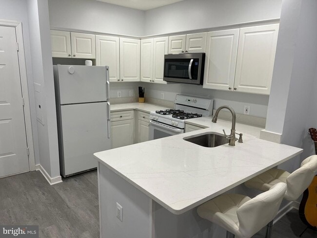 Building Photo - 1625 International Dr