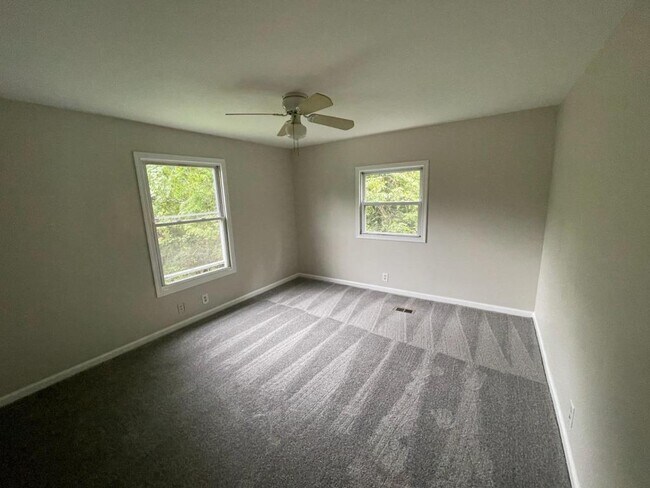 Building Photo - 713 Bair Rd