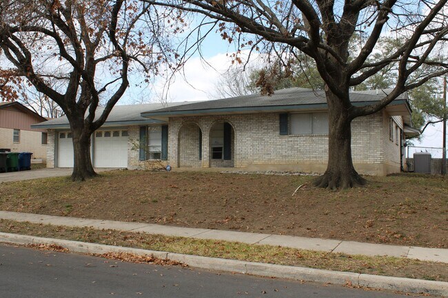 Building Photo - CROWNHILL PARK, ALAMO HEIGHTS I.S.D.