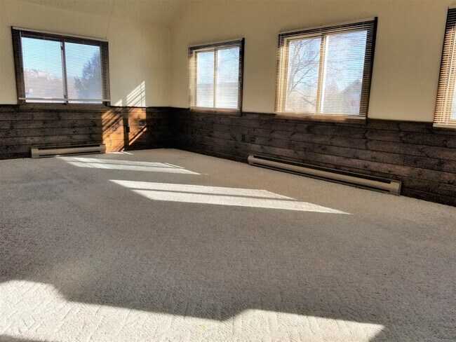 Building Photo - 20 School St