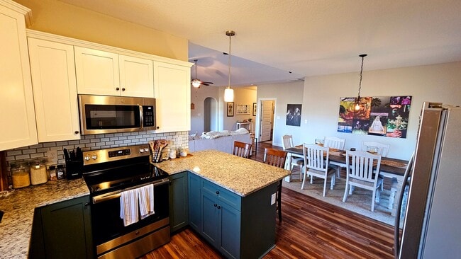 Building Photo - 3 BR 2 BA Garland Shores Subdivision