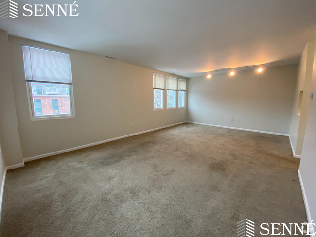 Building Photo - 218 Thorndike St