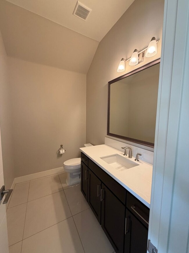 Building Photo - 4 Bed, 4.5 Bath Summerlin Home in The Ridges with Resort-Style Backyard
