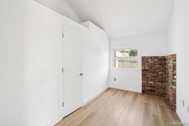 Building Photo - 35 Gardners Ln