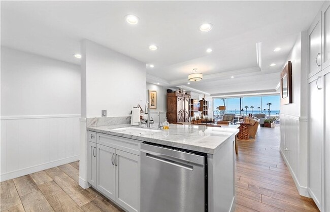 Building Photo - Beachfront Coastal Condo in Oceanside – In...