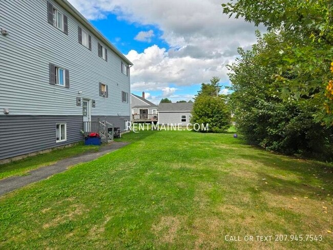 Building Photo - 8 Hillside Ln