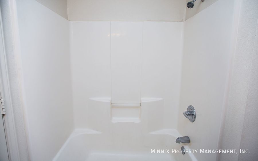 Building Photo - 908 N Belmont Ave