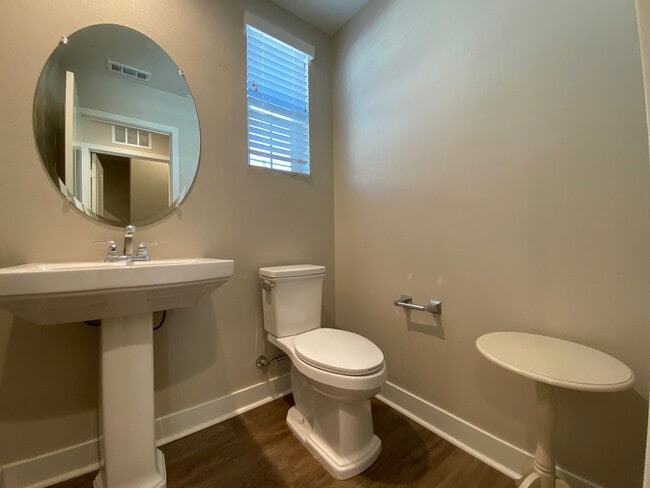 Building Photo - *Special*Stunning 3 Bedroom 3.5 Bathroom T...