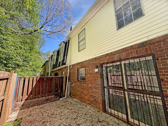 Building Photo - 1857 Whitehall Forest Ct SE