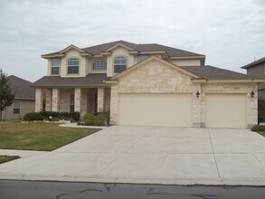 Building Photo - BEAUTIFUL 5 BEDROOM, 3.5 BATHROOM HOME!