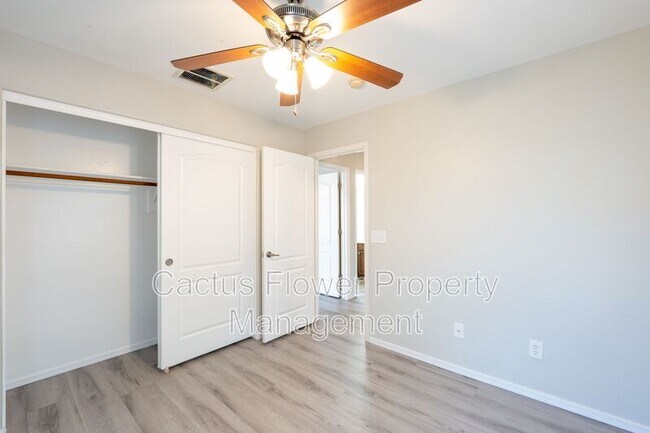 Building Photo - 2721 E Bart St