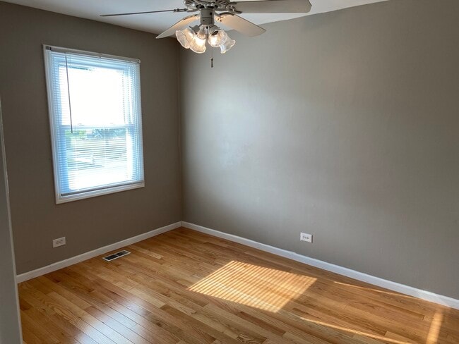 Building Photo - 1055 Stonehedge Dr