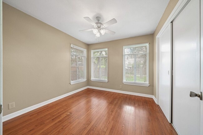 Building Photo - 3 Bedroom/1 Bathroom Ridgeview Subdivision