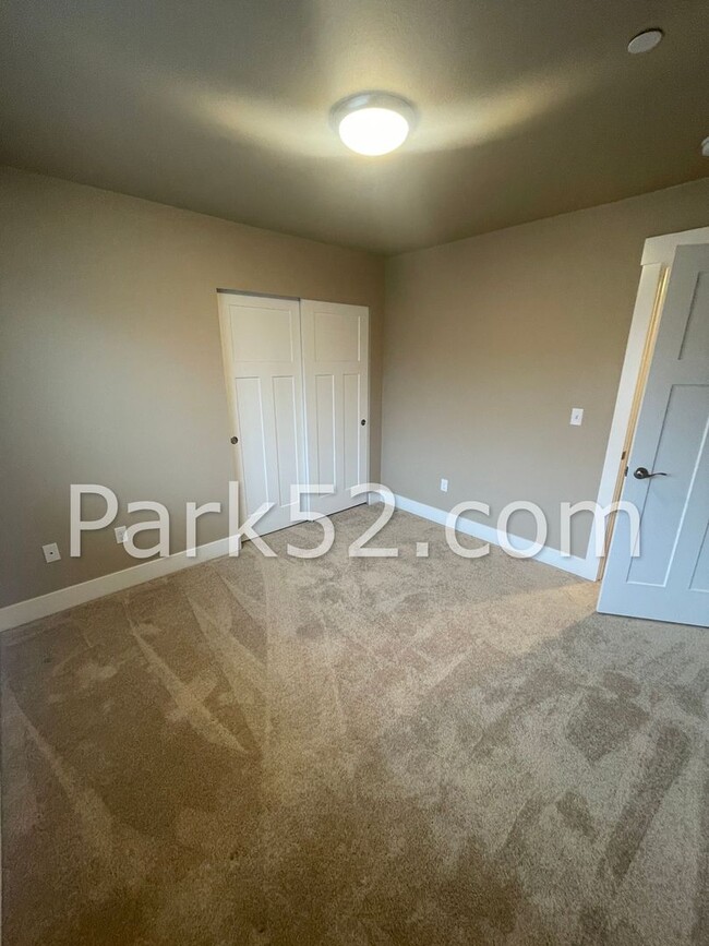 Building Photo - Spacious 4 Bedroom Home in Olympia