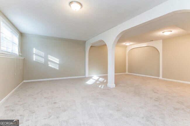 Building Photo - 5082 Womack Ave