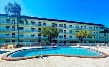 Building Photo - 500 NE 2nd St