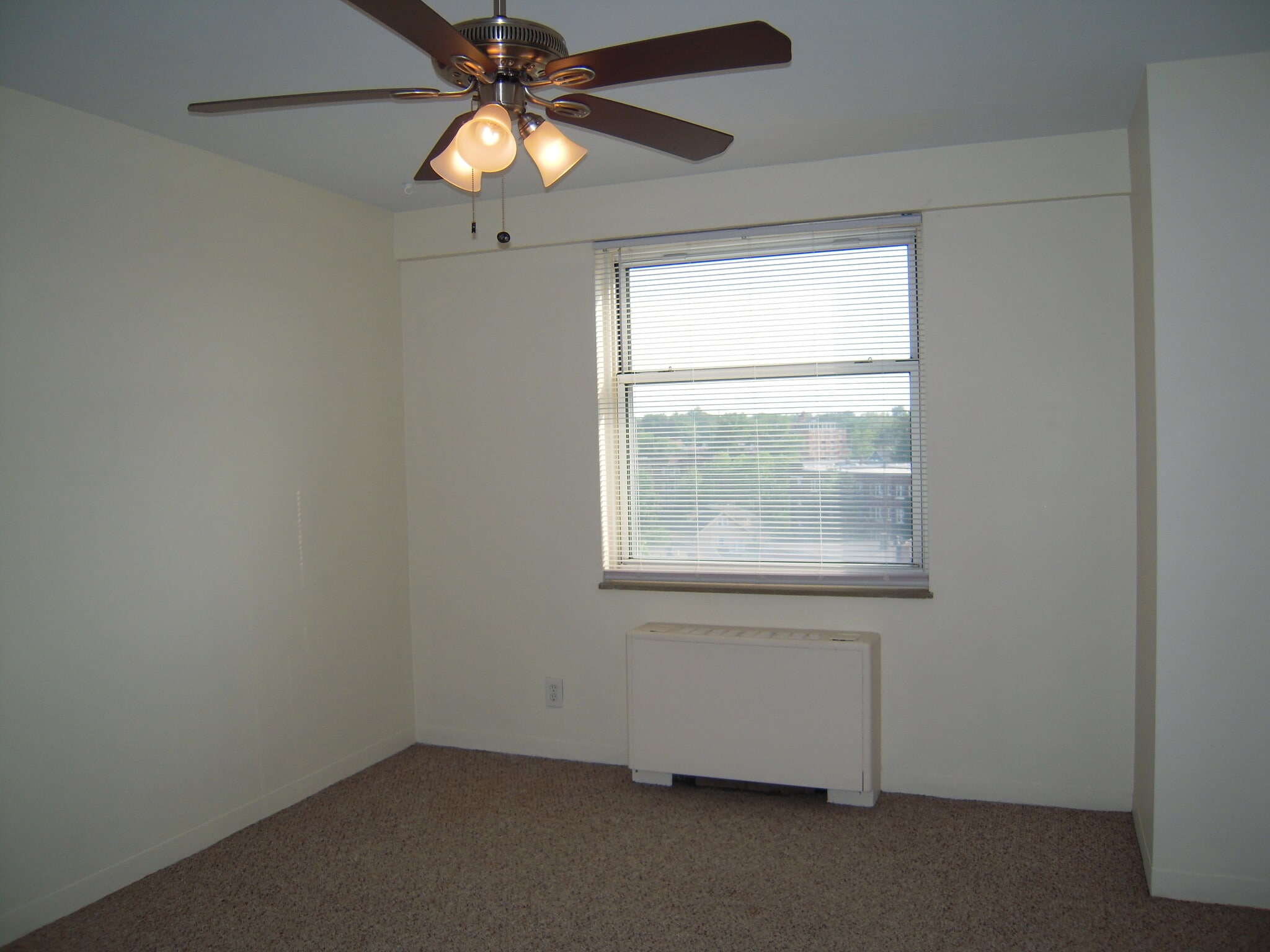 Building Photo - 11850 Edgewater Dr