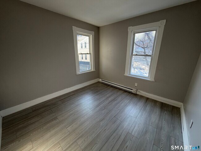 Building Photo - 143 Congress Ave