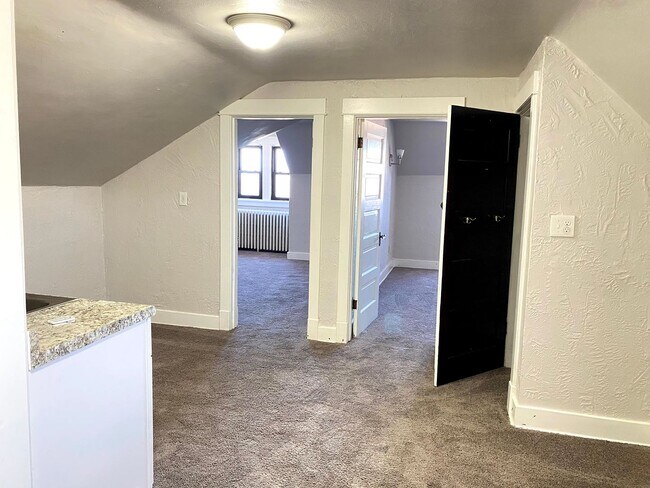 Building Photo - Bailey