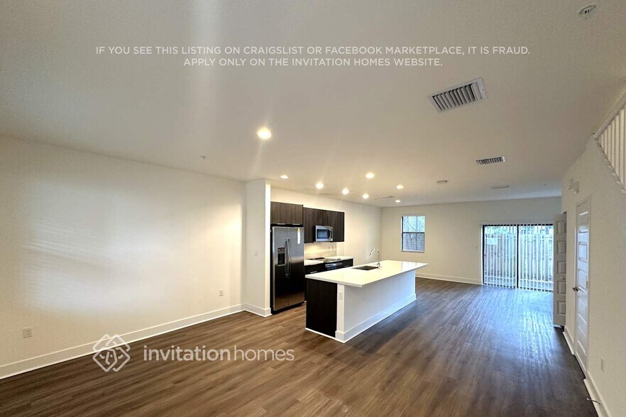 Building Photo - 10437 NW 82nd St