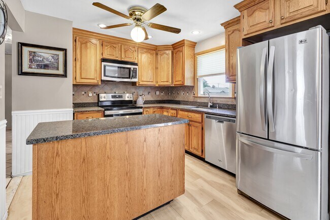 Building Photo - 15 Albert St