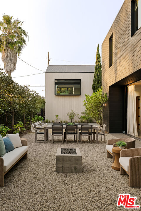 Building Photo - 901 Flower Ave